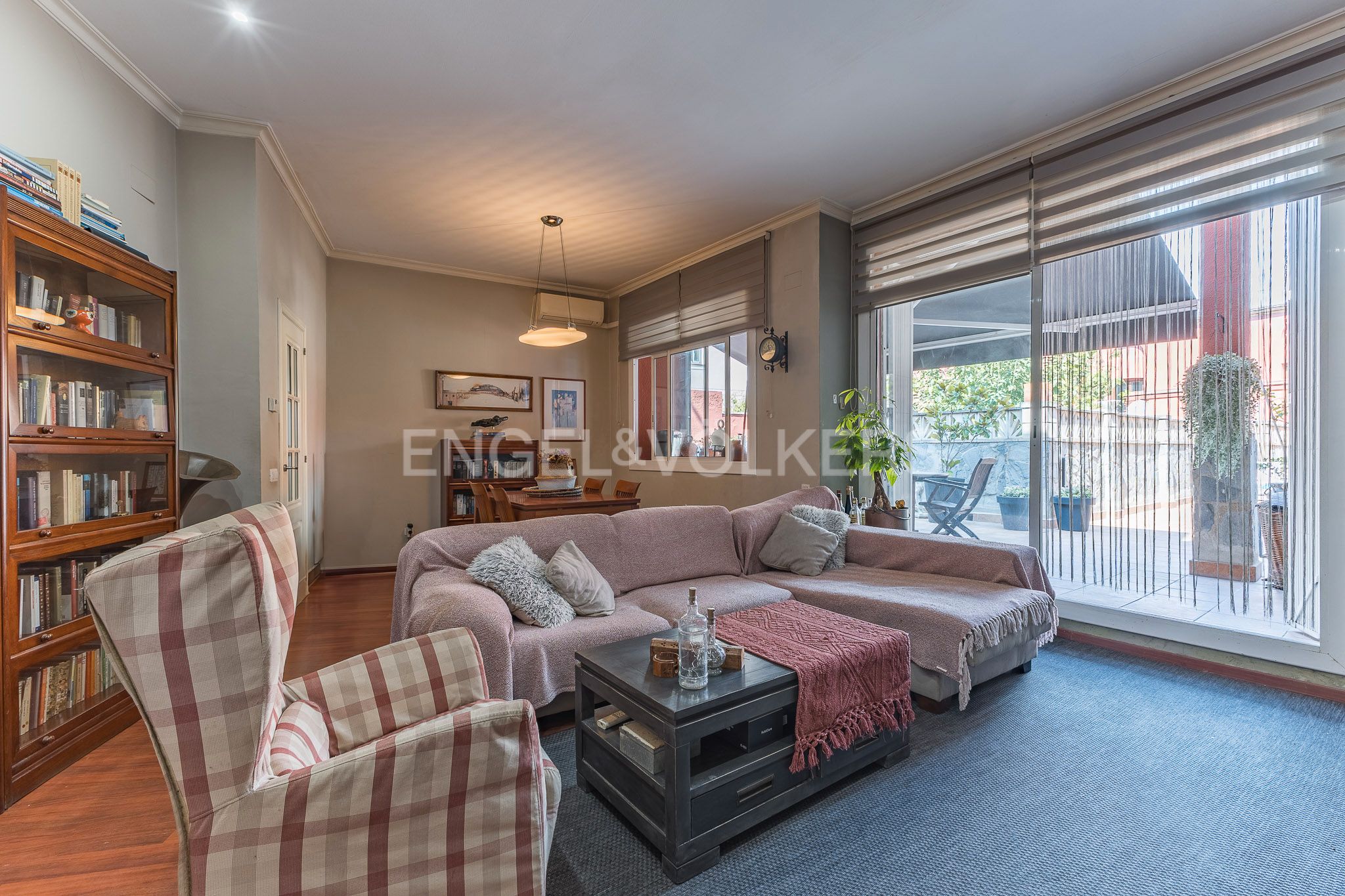 Living room of Apartment for sale in Vilanova i la Geltrú  with Air Conditioner, Heating and Parquet flooring