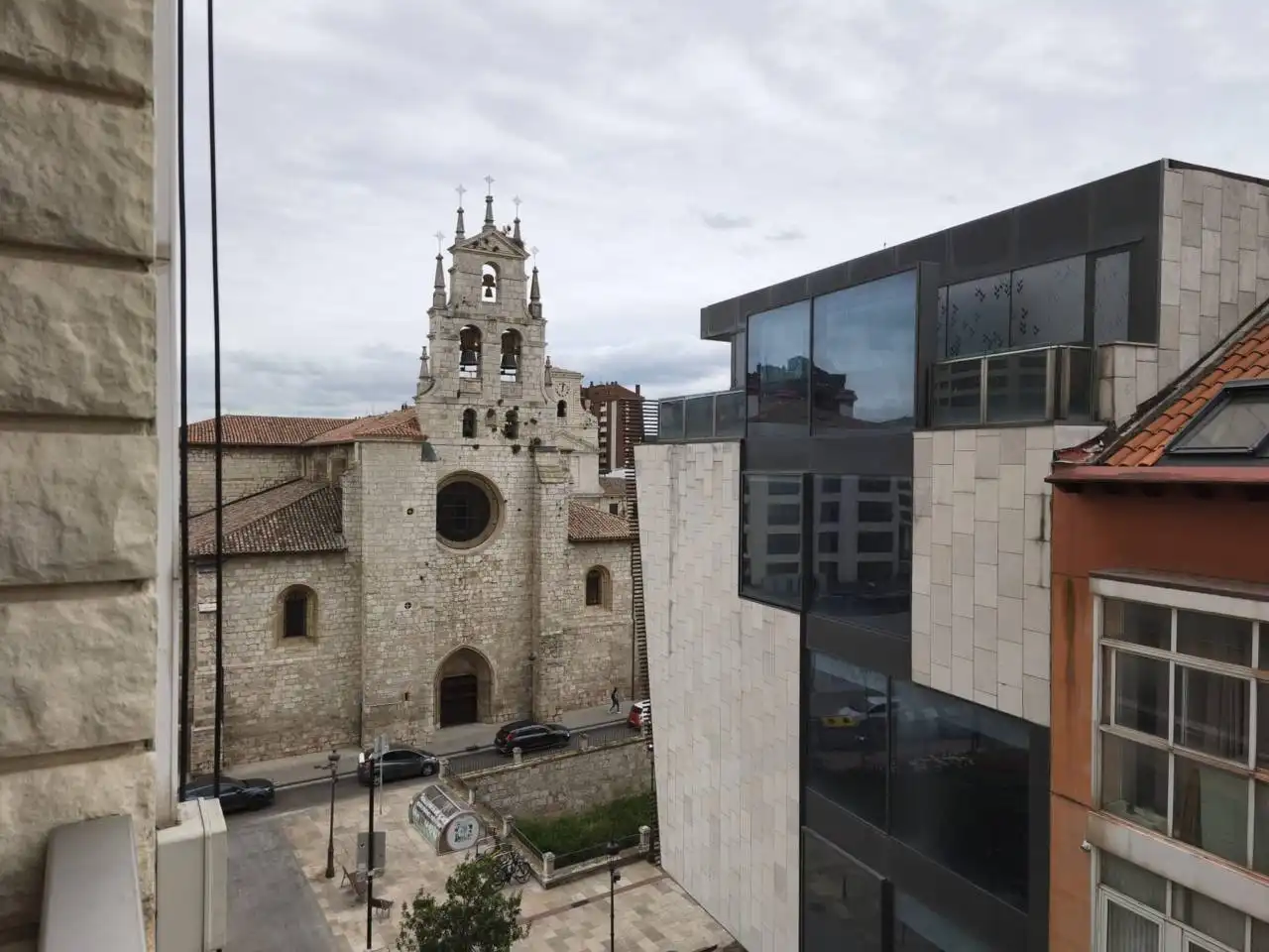 Vista exterior de Pis en venda en Burgos amb Calefacció, Terrassa i Alarma