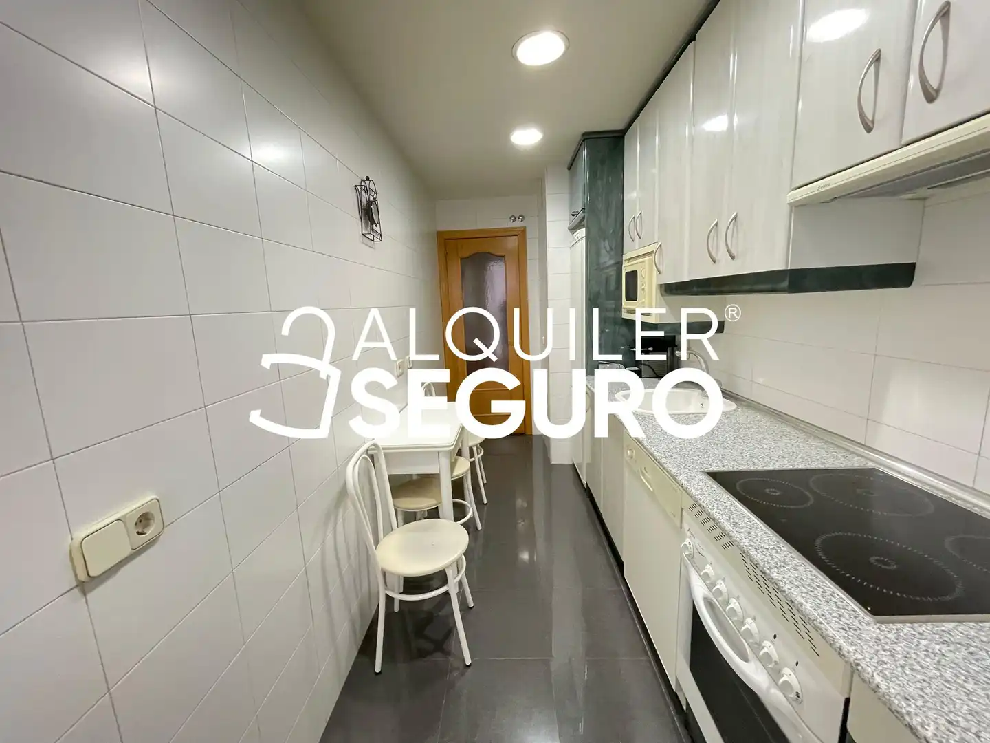 Cocina de Piso de alquiler en Madrid con Calefacción, Trastero y Piscina