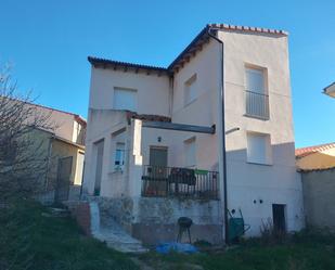 Vista exterior de Casa adosada en venda en Santiago del Tormes amb Terrassa