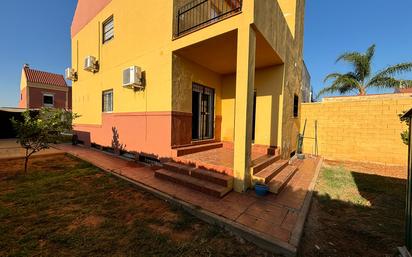 Exterior view of Single-family semi-detached for sale in Sanlúcar la Mayor  with Air Conditioner and Terrace