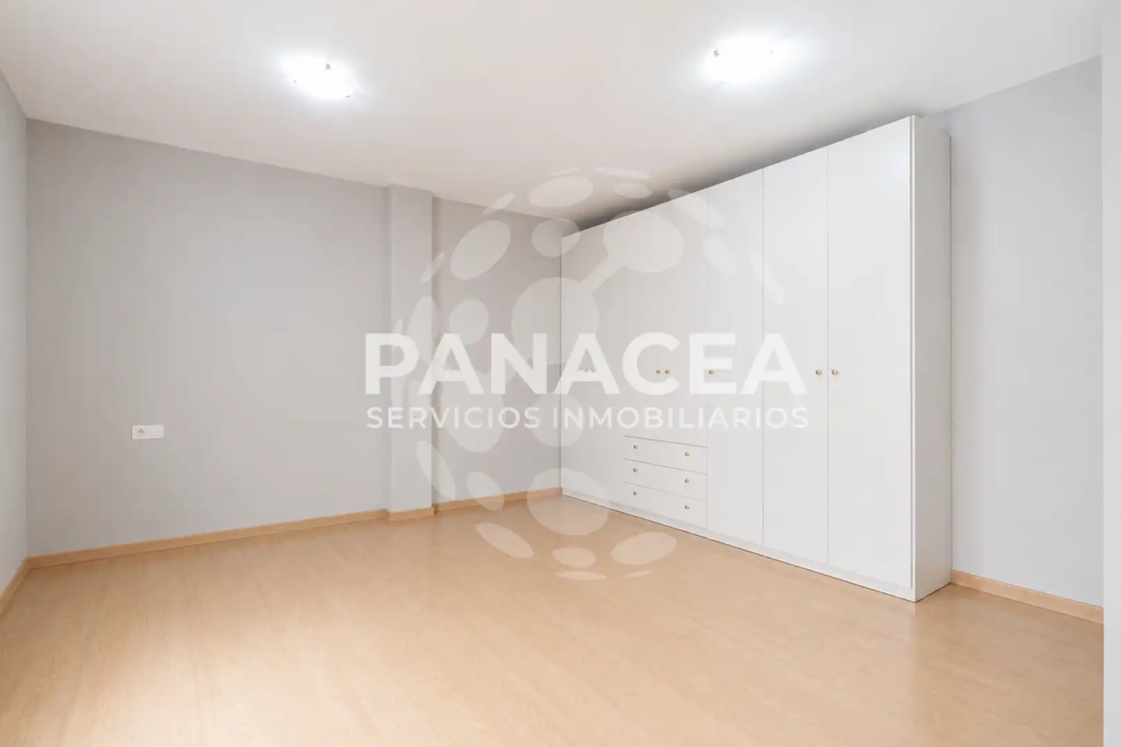 Piso en venta en Roquetas de Mar con Amueblado, Horno y Microondas