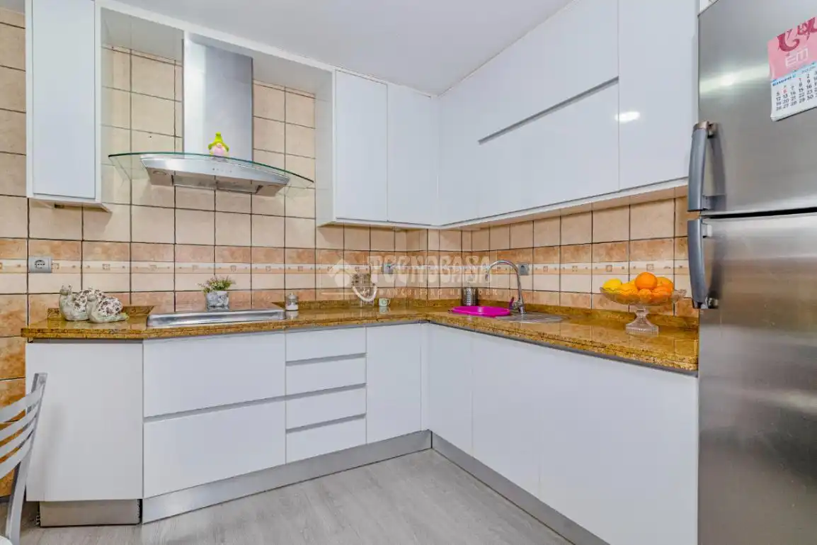 Kitchen of Flat for sale in Loja  with Air Conditioner, Parquet flooring and Balcony