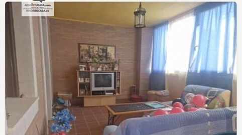 Foto 2 de Casa adosada en venta en Venta de Baños, Palencia