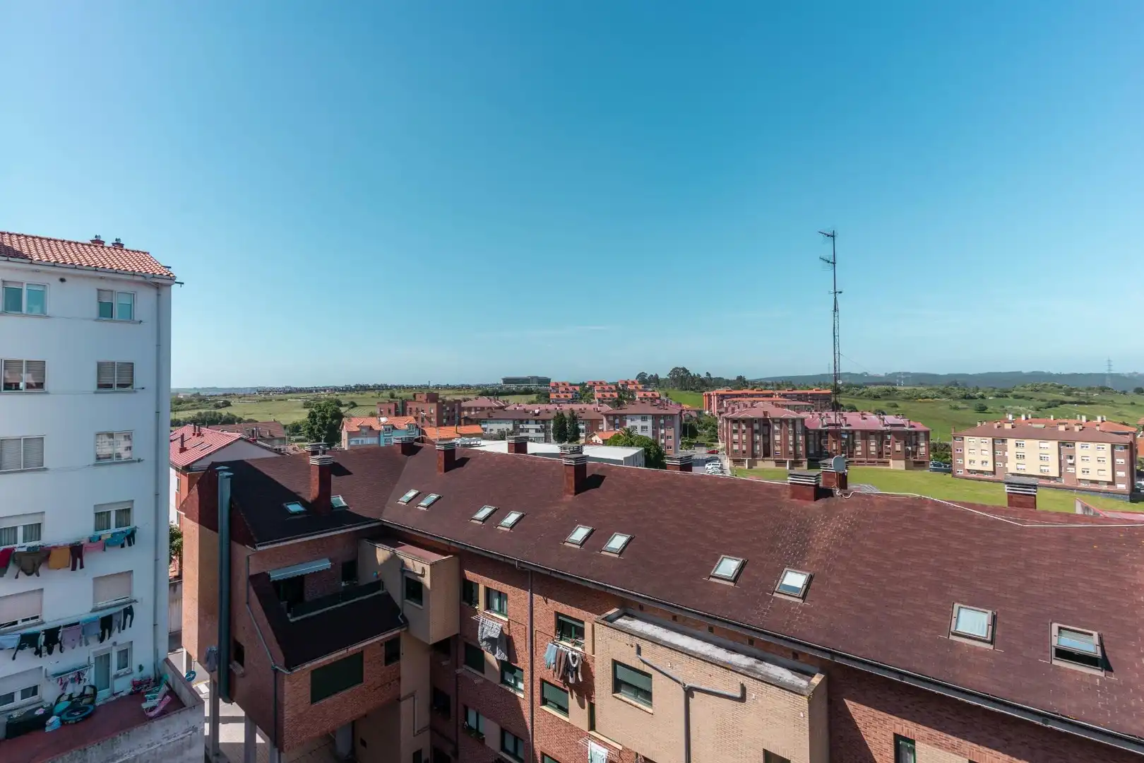 Vista exterior de Pis en venda en Corvera de Asturias amb Calefacció, Jardí privat i Parquet