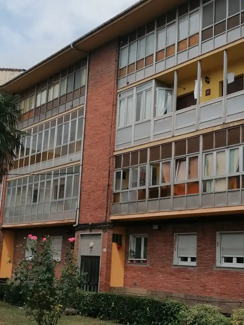 Vista exterior de Pis en venda en Gijón  amb Parquet, Terrassa i Moblat