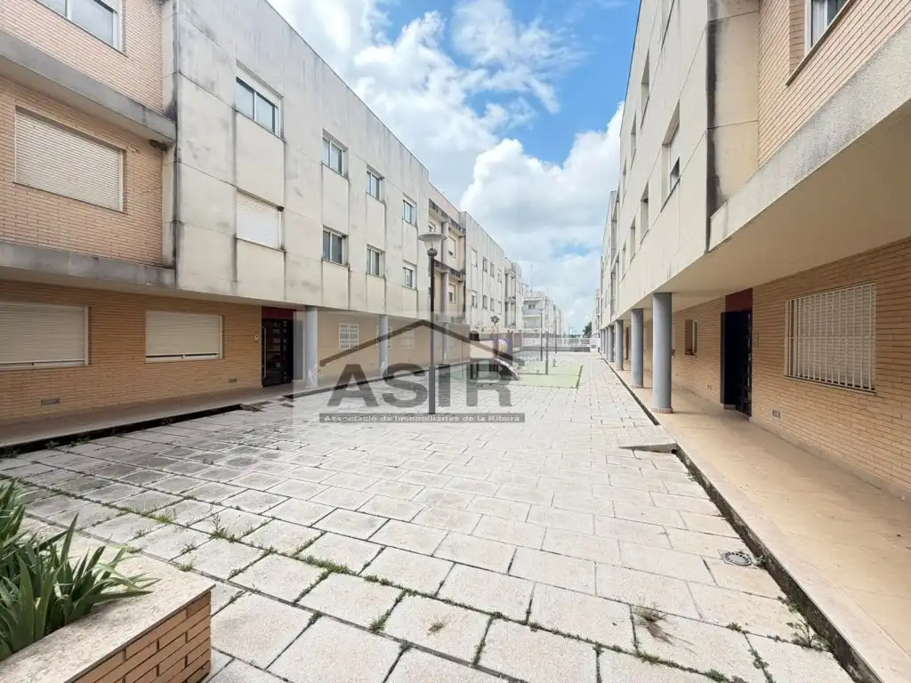Vista exterior de Pis en venda en Benicull de Xúquer amb Aire condicionat