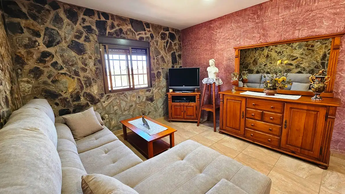 Sala d'estar de Casa o xalet en venda en Cumbres Mayores amb Aire condicionat, Jardí privat i Terrassa