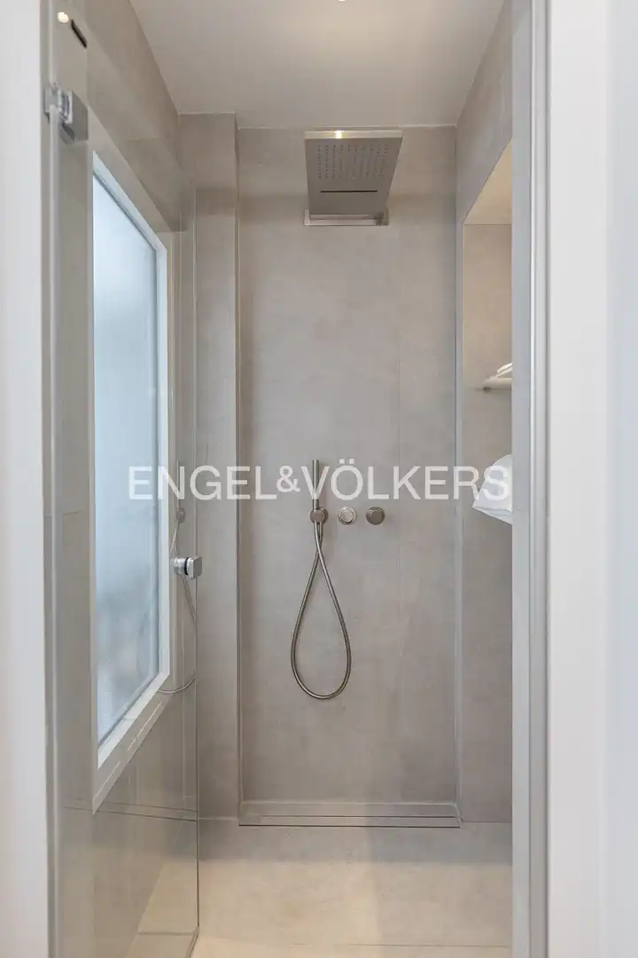Badezimmer von Wohnung zum Verkauf in Madrid mit Klimaanlage, Heizung und Terrasse