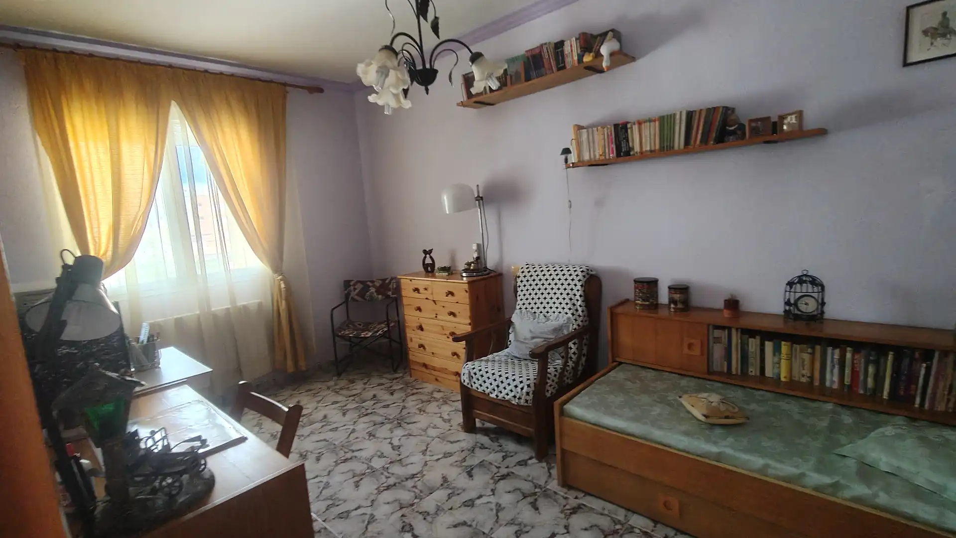 Dormitori de Casa o xalet en venda en Baza amb Moblat, Forn i Rentadora