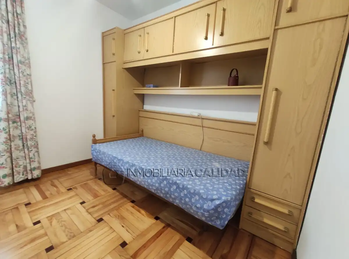 Bedroom of Flat for rent in Burgos  with Heating, Terrace and Storage room