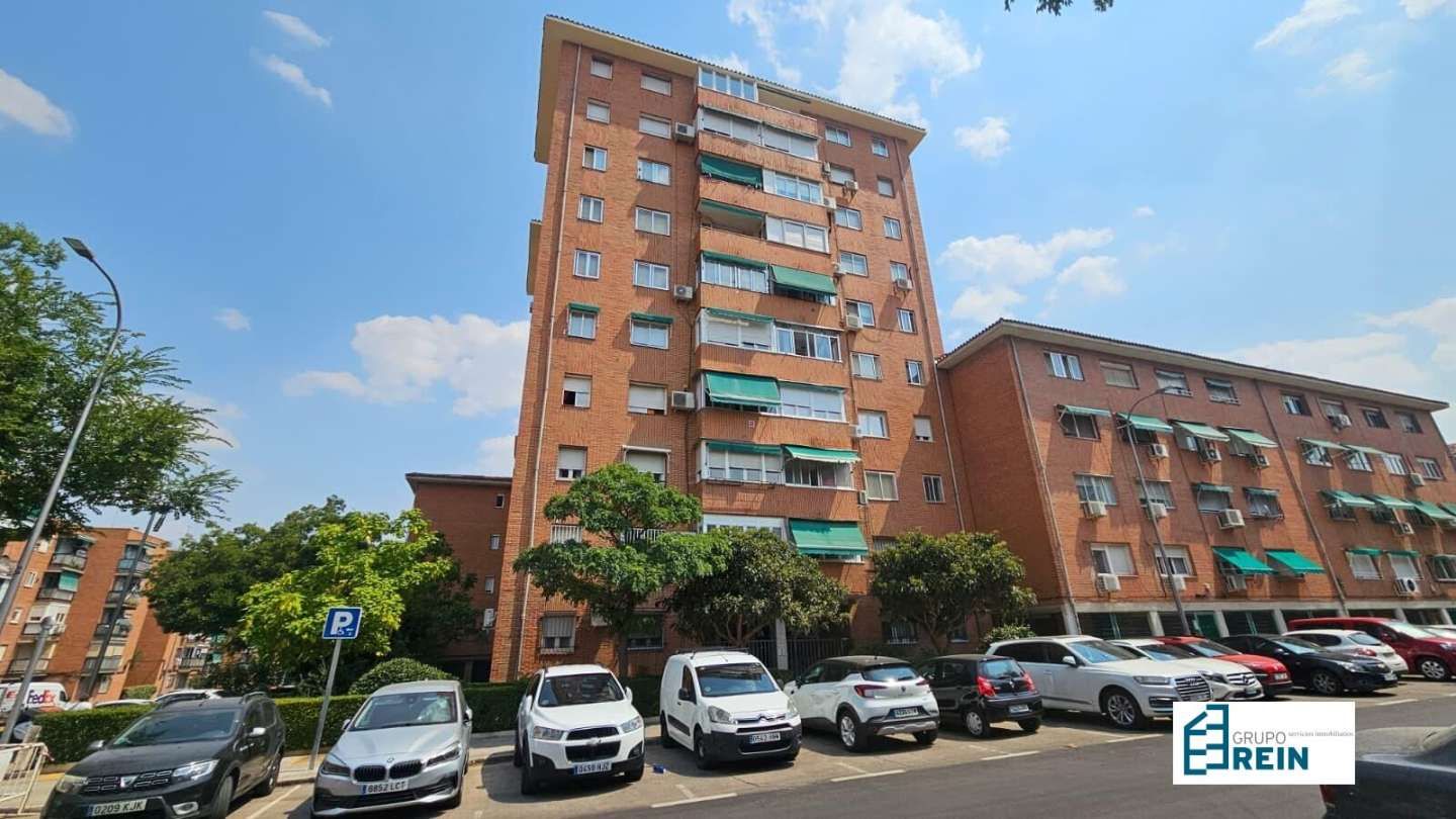 Exterior view of Flat for sale in  Madrid Capital  with Heating