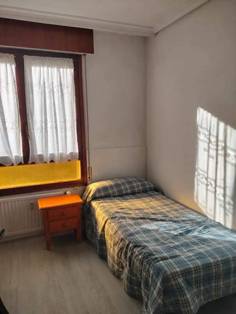 Dormitori de Pis de lloguer en Iturrama