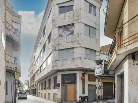 Vista exterior de Edificio en venta en Calella