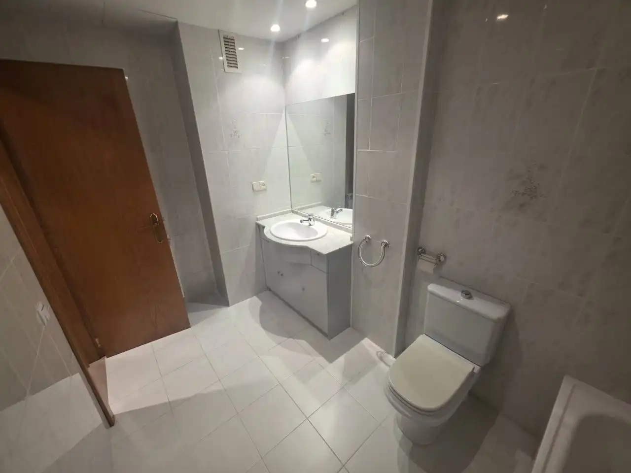 Badezimmer von Wohnung zum Verkauf in Manresa mit Klimaanlage, Heizung und Terrasse