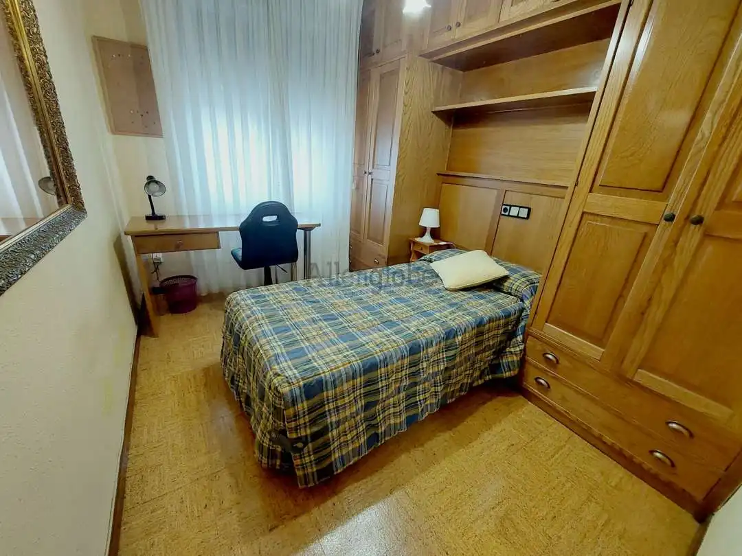 Flat for rent in Calle Padre Suárez, Santo Domingo - El Campillín