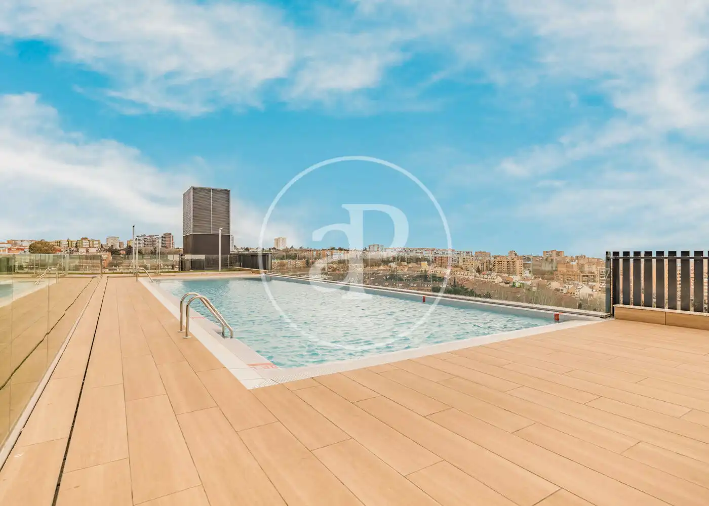 Swimming pool of Flat for rent in Madrid  with Air Conditioner, Heating and Furnished