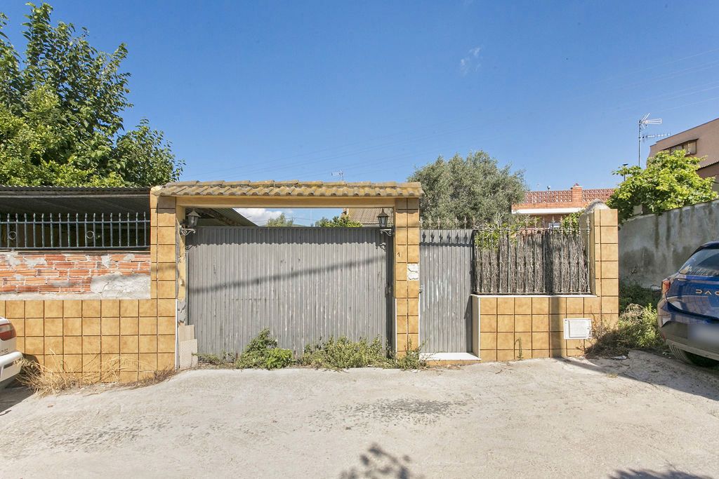 Exterior view of House or chalet for sale in Vilanova i la Geltrú