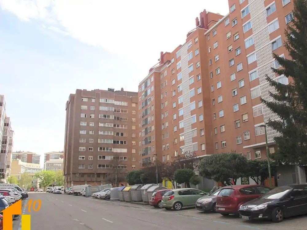 Piso en venta en Avenida DEL VENA, Reyes Católicos, Centro