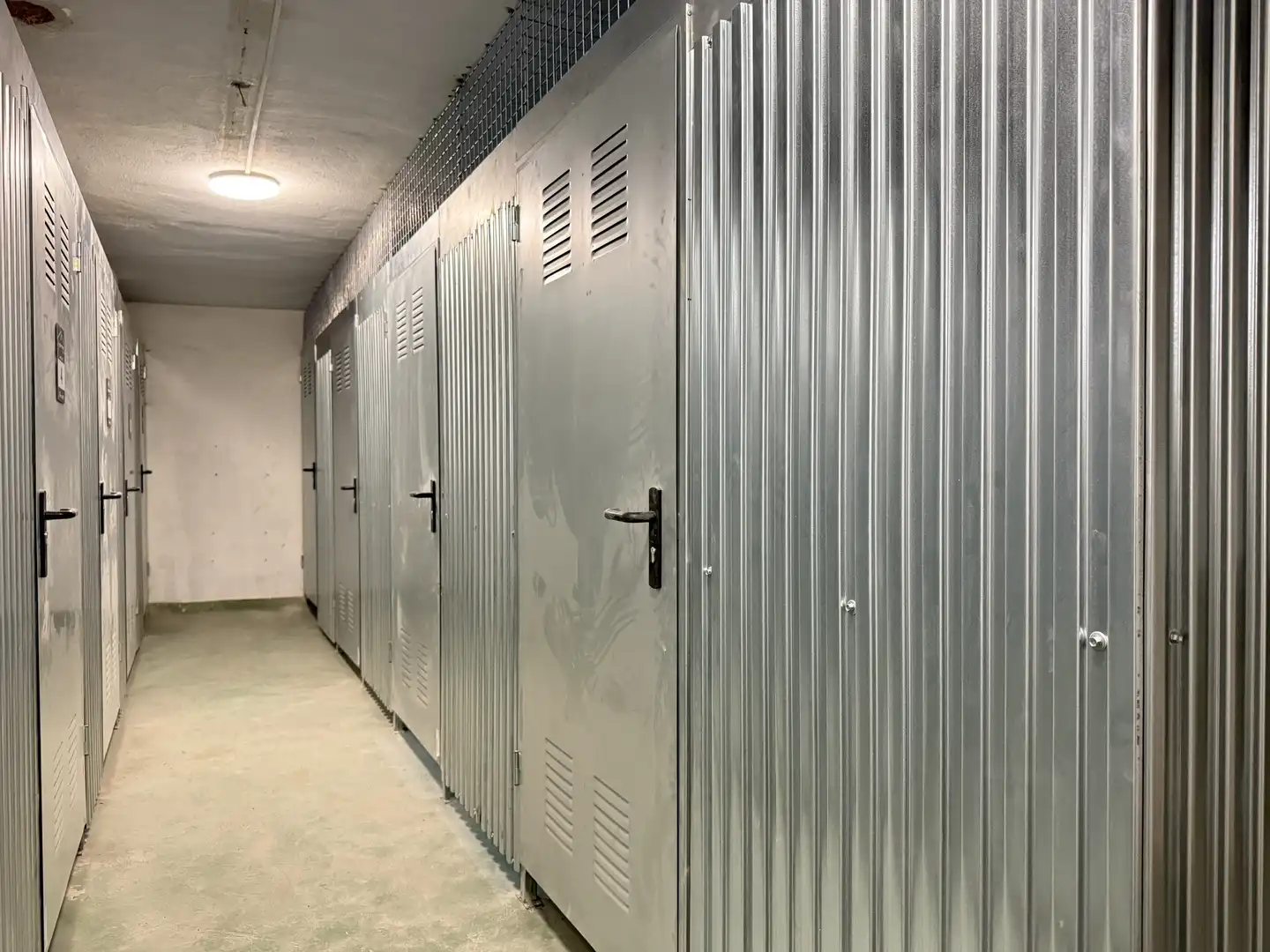 Storage room for rent in Roses