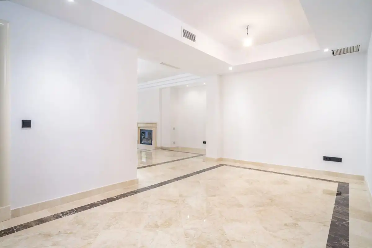 Planta baixa en venda en Marbella amb Aire condicionat, Calefacció i Jardí privat