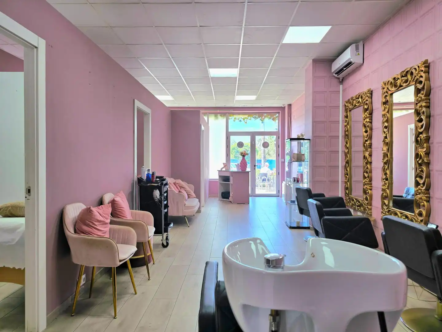 Commercial properties for rent in Marbella  with Air Conditioner and Furnished