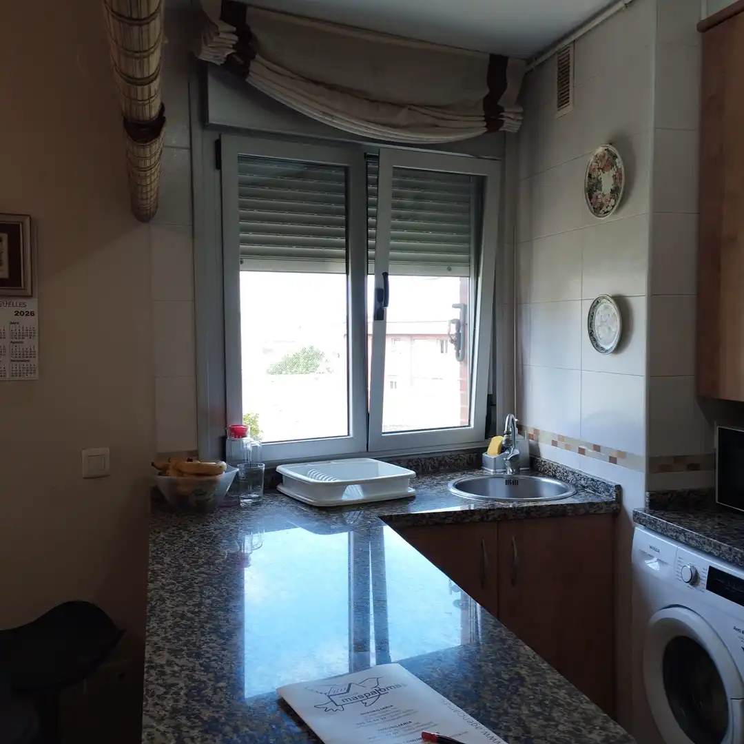 Cocina de Piso en venta en Avilés con Calefacción, Parquet y Trastero