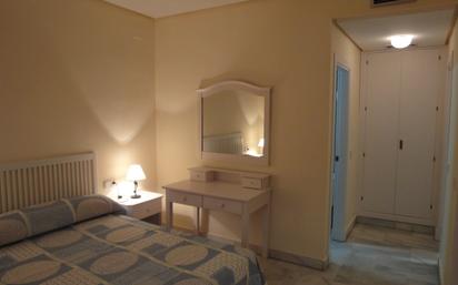 Dormitori de Apartament de lloguer en  Sevilla Capital amb Aire condicionat, Moblat i Rentadora