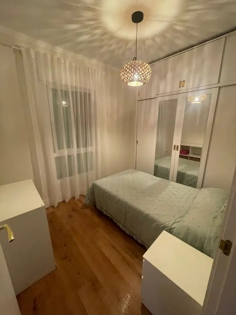 Schlafzimmer von Wohnung zur Miete in Sevilla mit Klimaanlage, Parkett und Abstellraum