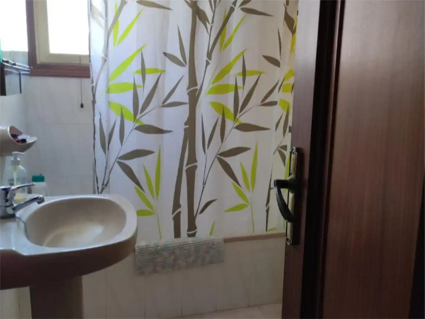 Badezimmer von Wohnung zur Miete in Cullera mit Schwimmbad und Balkon