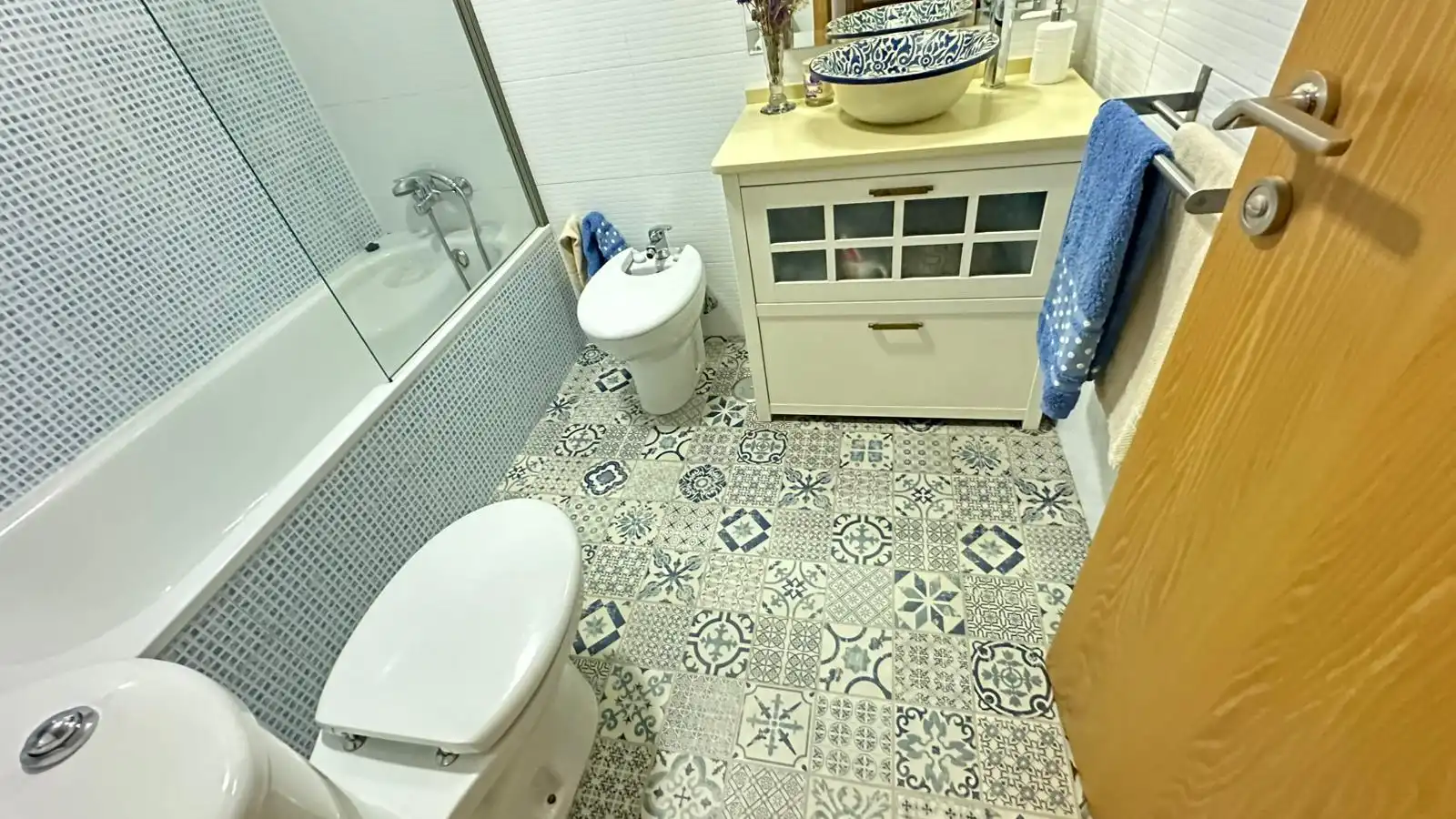 Badezimmer von Dachboden zum Verkauf in Mairena del Aljarafe mit Klimaanlage, Heizung und Terrasse