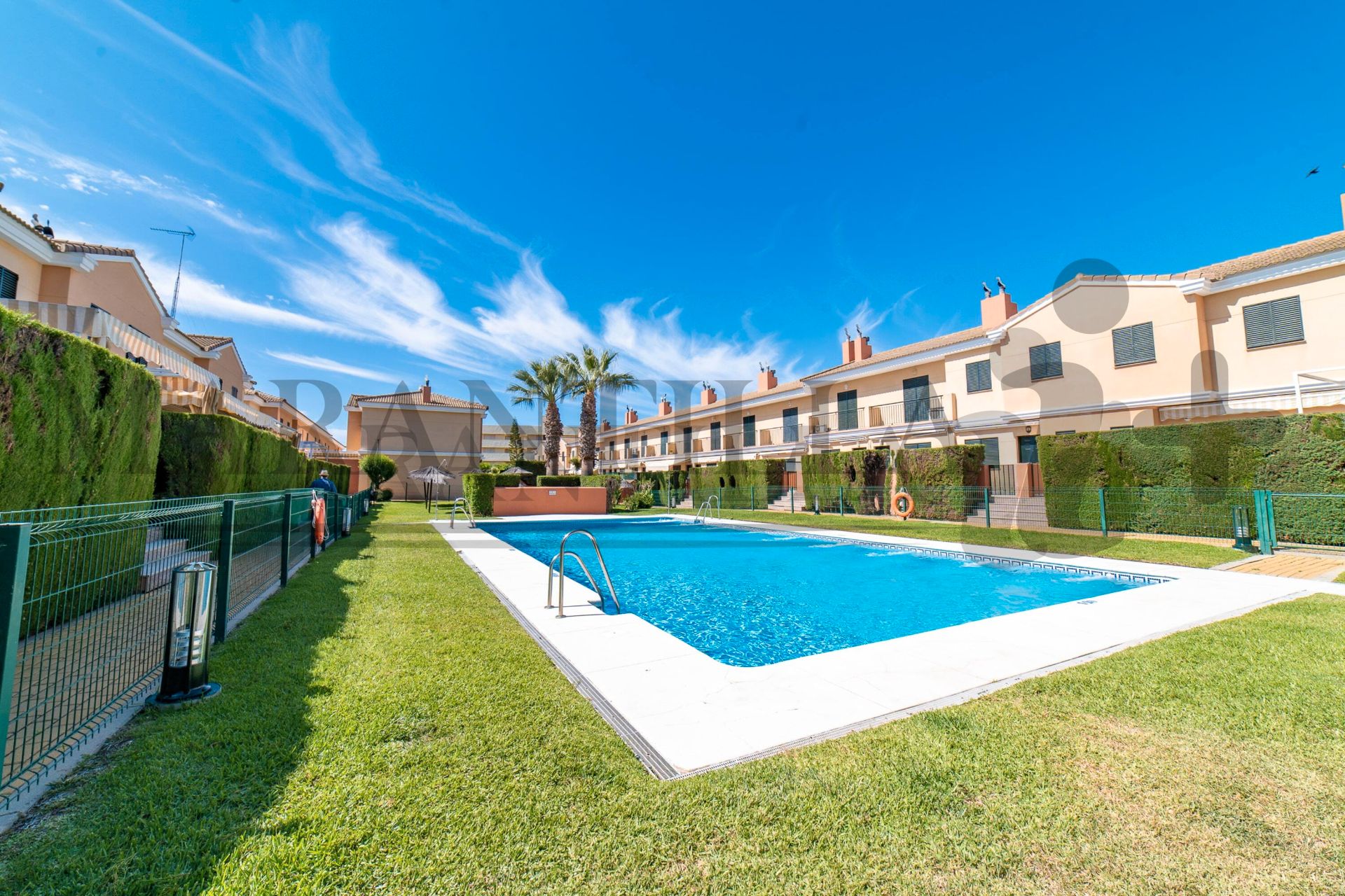 Jardí de Casa adosada en venda en Islantilla amb Terrassa, Moblat i Piscina comunitària