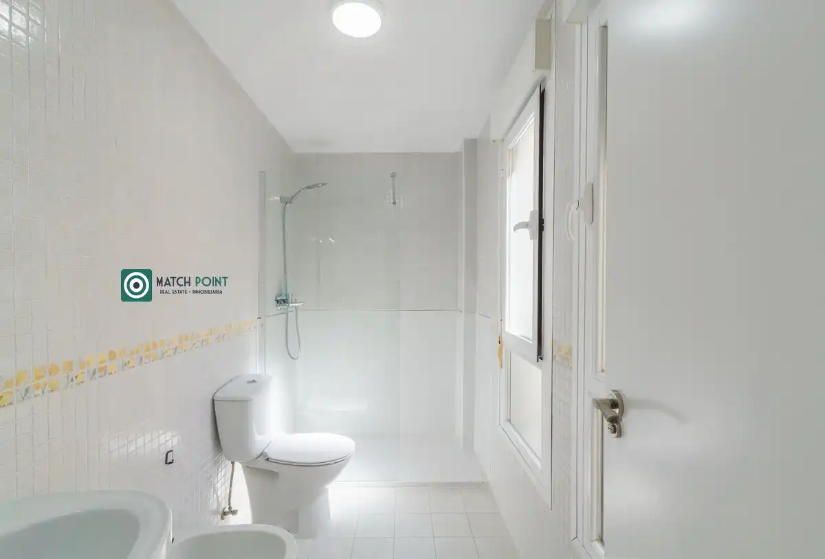 Badezimmer von Einfamilien-Reihenhaus zum Verkauf in Almuñécar