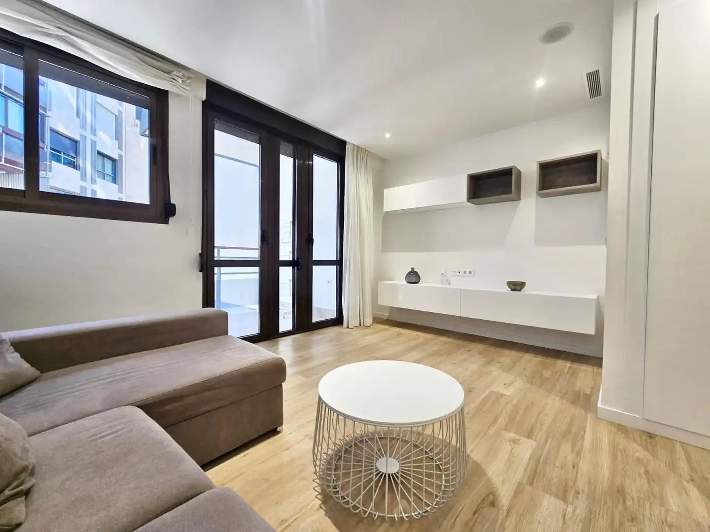 Living room of Flat for rent in Valencia  with Parquet flooring and Terrace