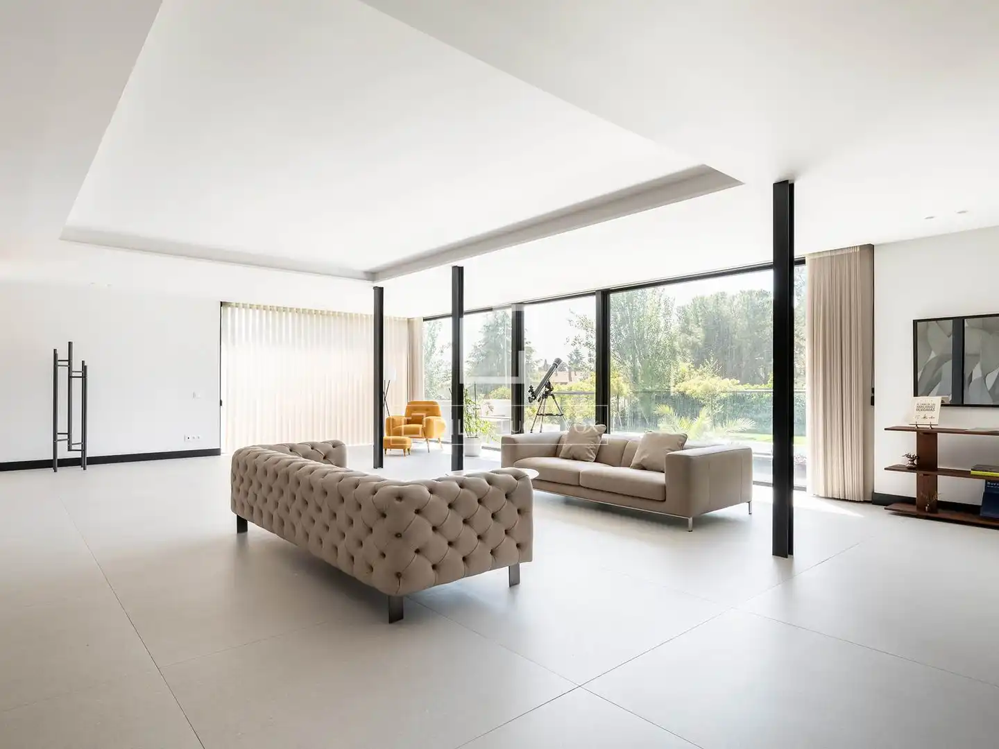 Sala d'estar de Casa o xalet en venda en Majadahonda amb Aire condicionat, Calefacció i Jardí privat