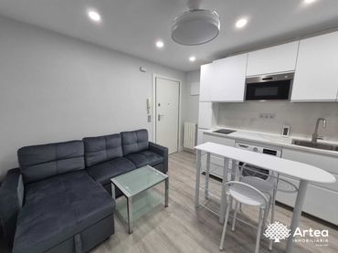 Flat with balcony to rent in Nicolás Alcorta Kalea