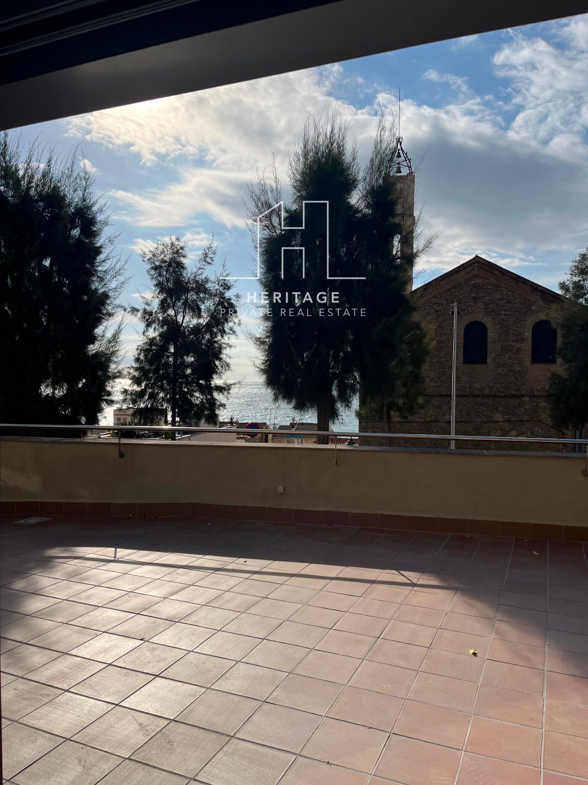 Terrasse von Büro miete in Montgat mit Klimaanlage, Heizung und Terrasse