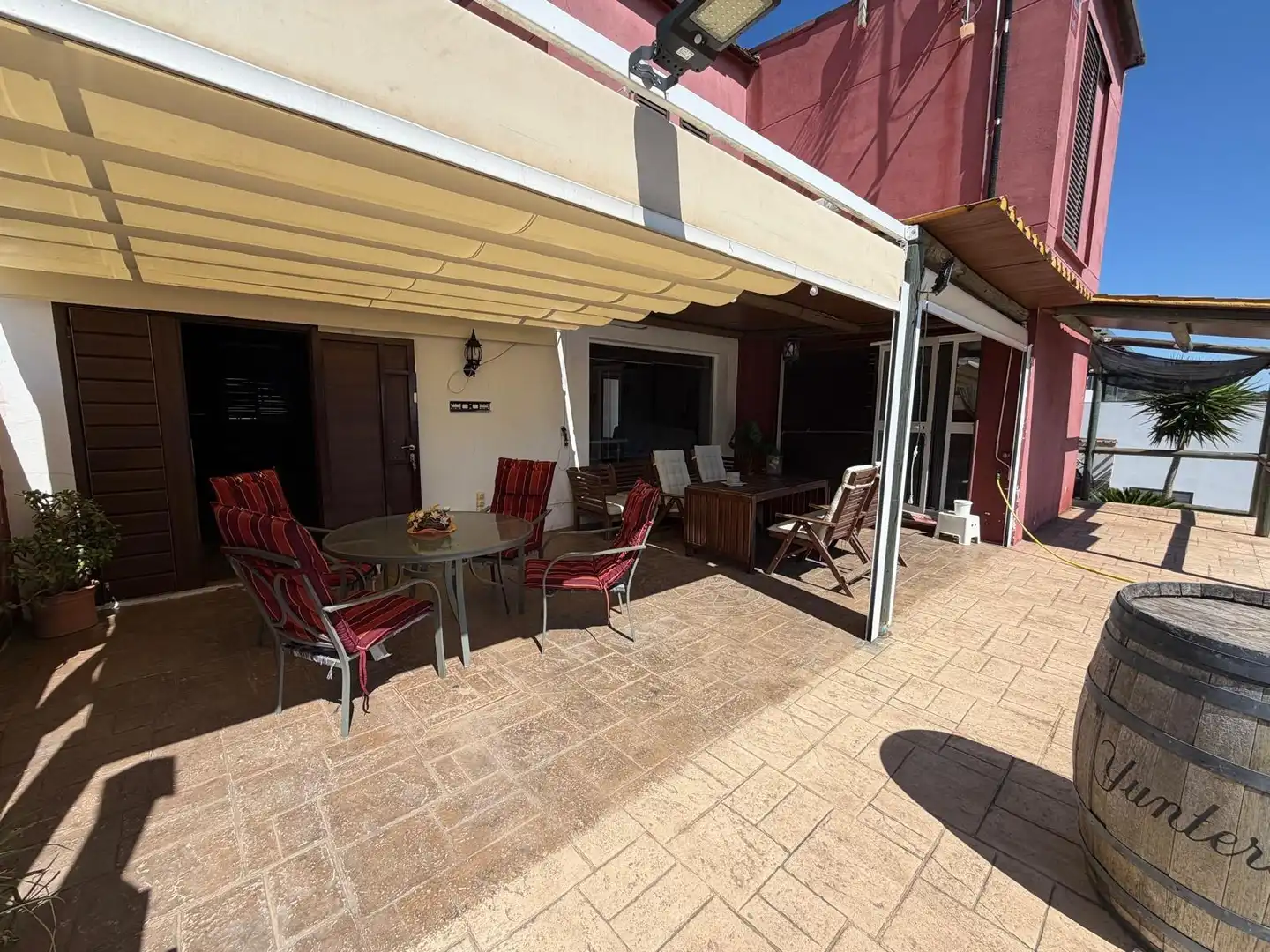 Terrassa de Casa o xalet en venda en El Castillo de las Guardas amb Jardí privat i Piscina comunitària