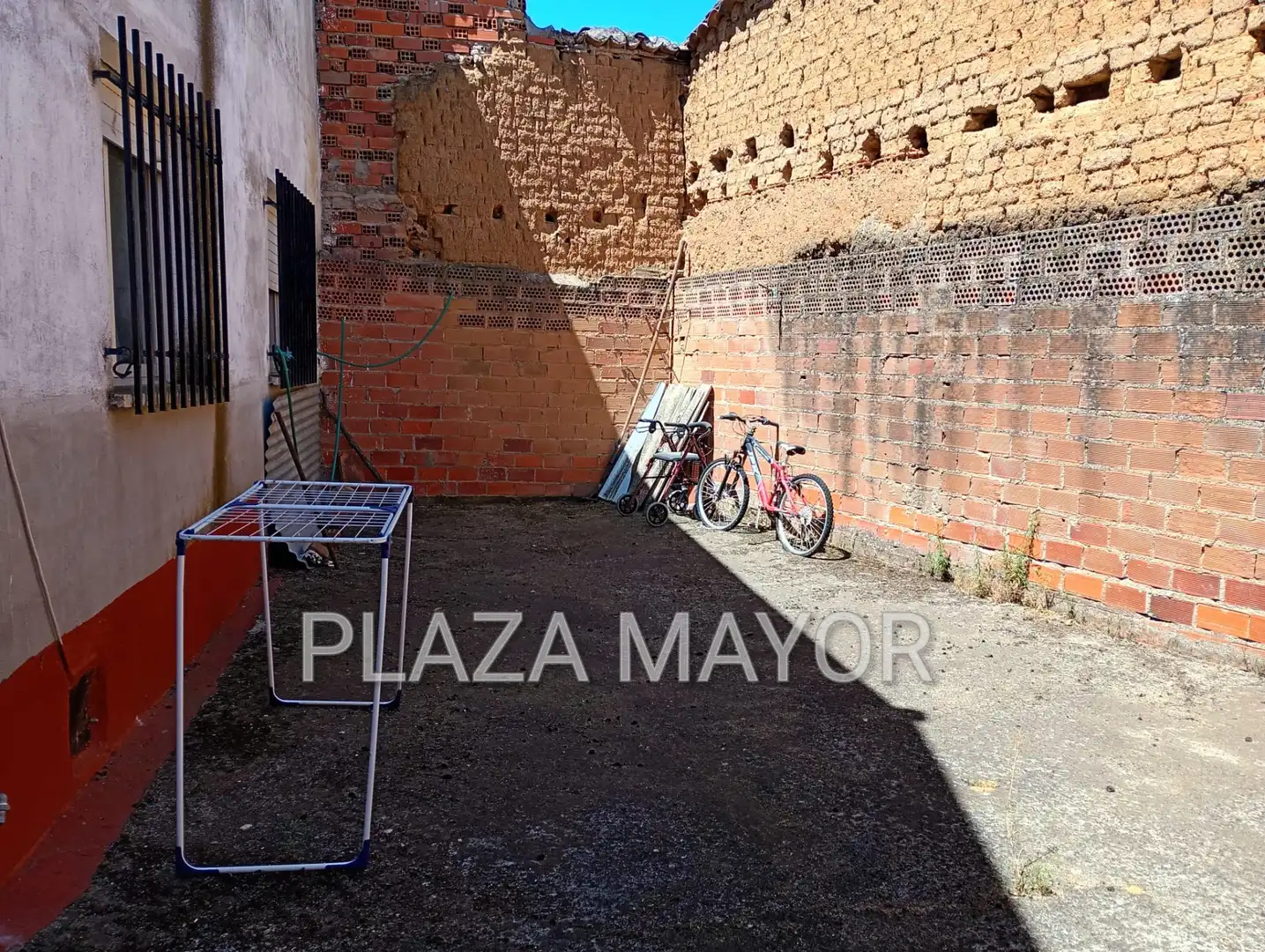 Parking of Houses for sale in Parada de Rubiales  with Heating and Furnished