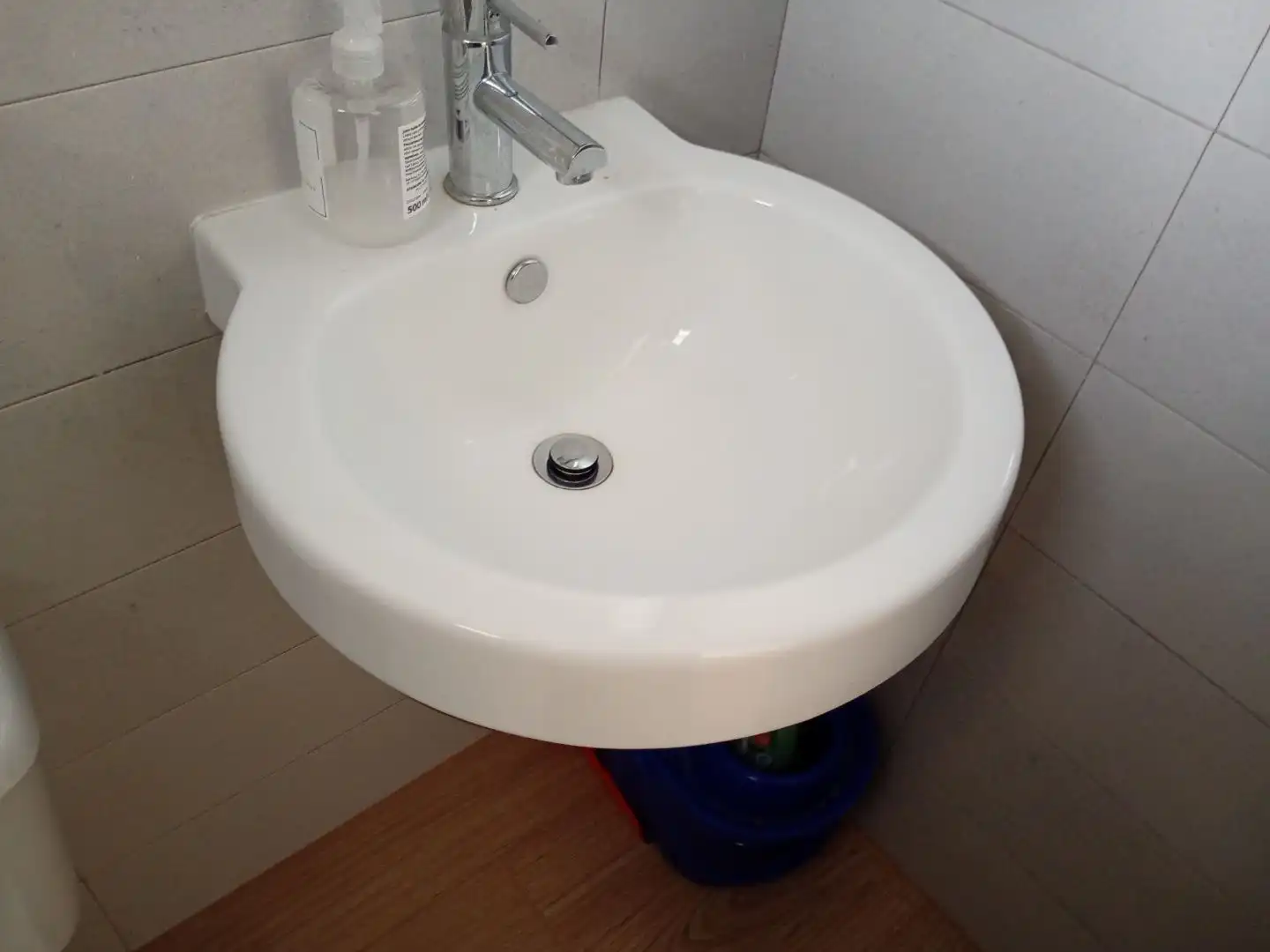 Baño de Local de alquiler en Sevilla con Aire acondicionado, Calefacción y Terraza