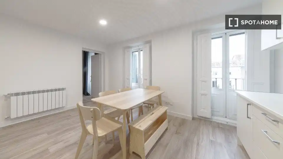 Comedor de Piso para compartir en Madrid con Aire acondicionado, Calefacción y Amueblado