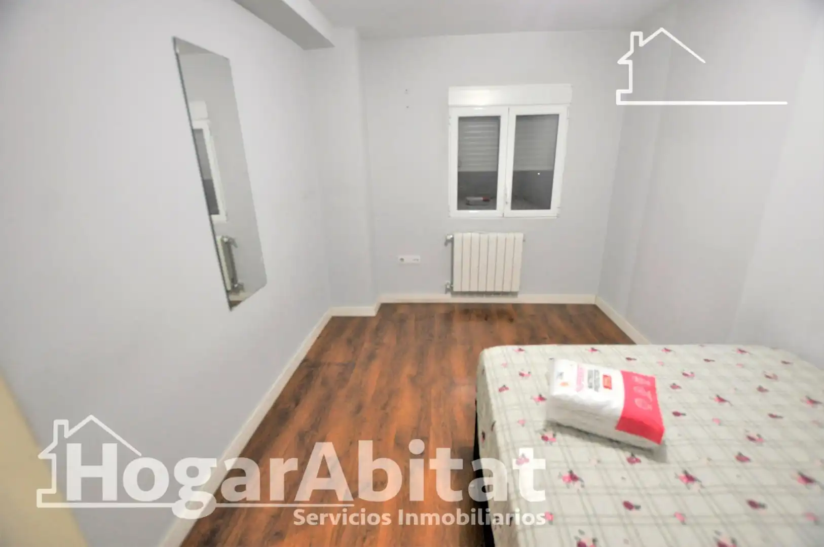 Bedroom of Flat for sale in Valencia  with Air Conditioner, Heating and Parquet flooring