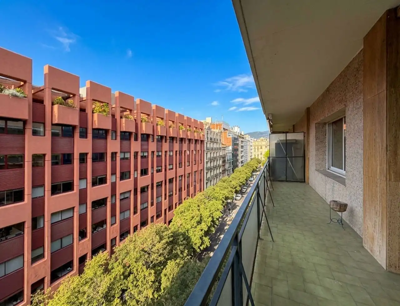 Außenansicht von Wohnung zum Verkauf in Barcelona mit Terrasse und Balkon