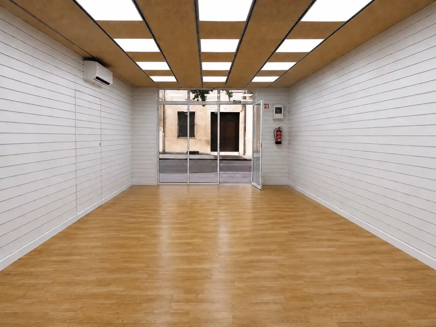 Local de lloguer en L'Hospitalet de Llobregat amb Parquet