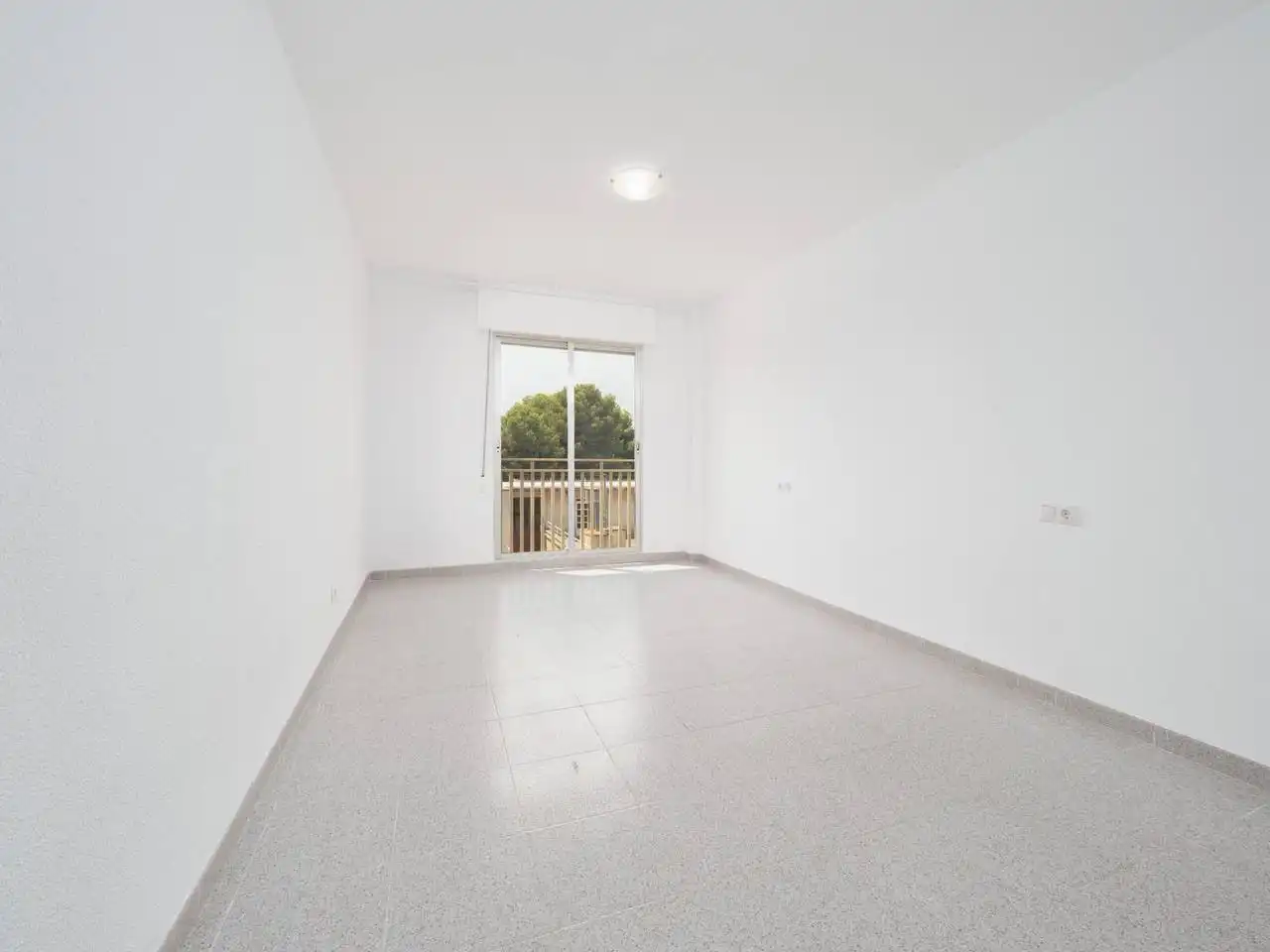 Schlafzimmer von Wohnungen zur Miete in Burjassot mit Terrasse, Abstellraum und Balkon