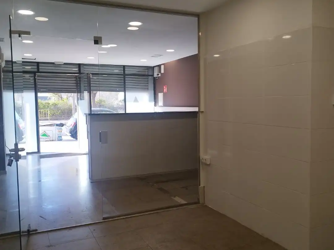Locale commerciale in affitto a AV. BARCELONA 157