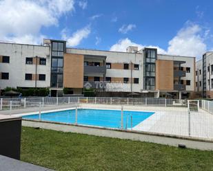 Piscina de Pis en venda en Carmona amb Aire condicionat