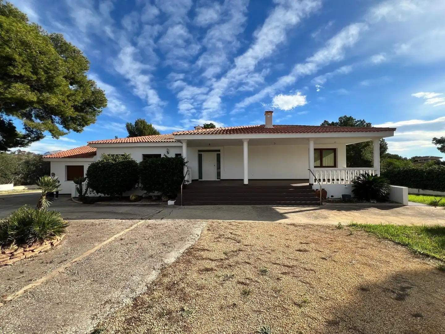 Vista exterior de Casa o xalet en venda en La Nucia amb Jardí privat, Terrassa i Piscina