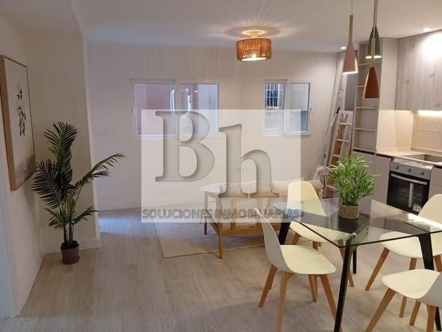 Piso en Venta en Calle MARTINEZ DE LA ROSA en Los Castillejos - La Trinidad