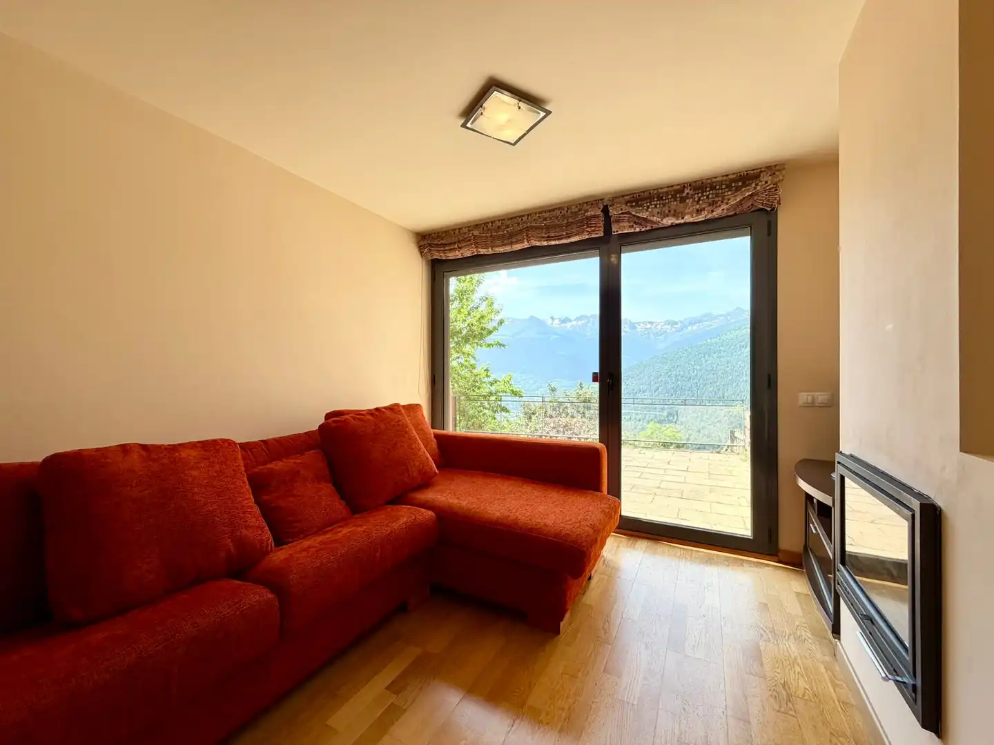 Sala d'estar de Pis en venda en Vielha e Mijaran amb Calefacció, Terrassa i Moblat